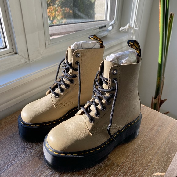 Doc Martens 1460 Max Leather Platform Boots - Pale Olive - Pisa - Picture 2 of 14